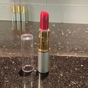 Mary Kay signature cream lipstick in pink melon.